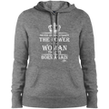 NEVER UNDERESTIMATE THE POWER OF A WOMAN THAT IS BORN AGAIN Ladies' Pullover Hooded Sweatshirt