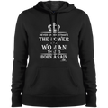 NEVER UNDERESTIMATE THE POWER OF A WOMAN THAT IS BORN AGAIN Ladies' Pullover Hooded Sweatshirt